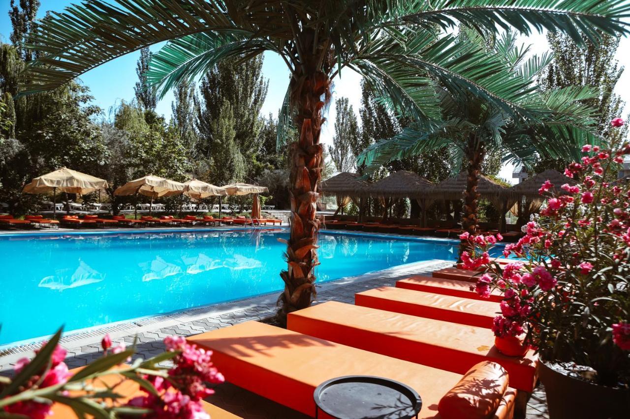 Cross Resort Hotel Erivan Dış mekan fotoğraf