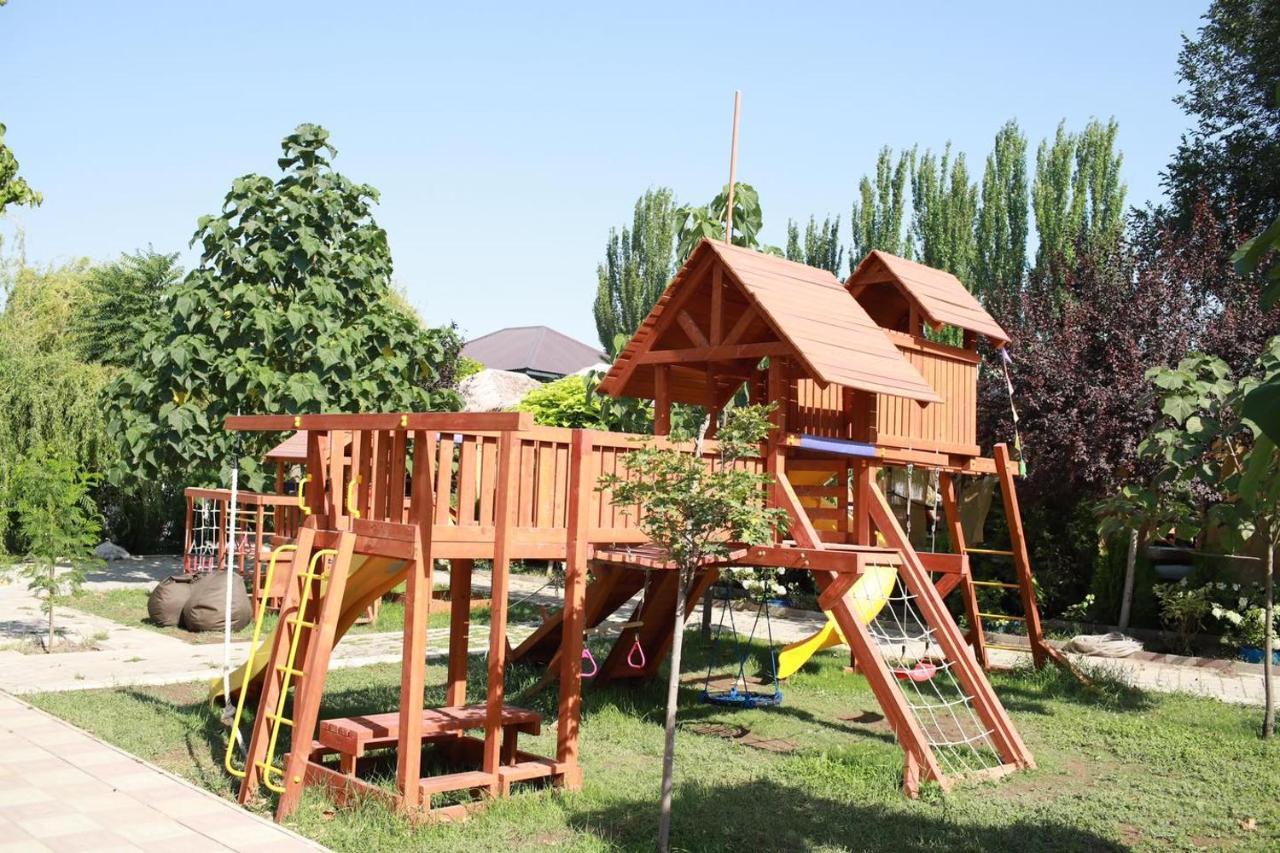 Cross Resort Hotel Erivan Dış mekan fotoğraf