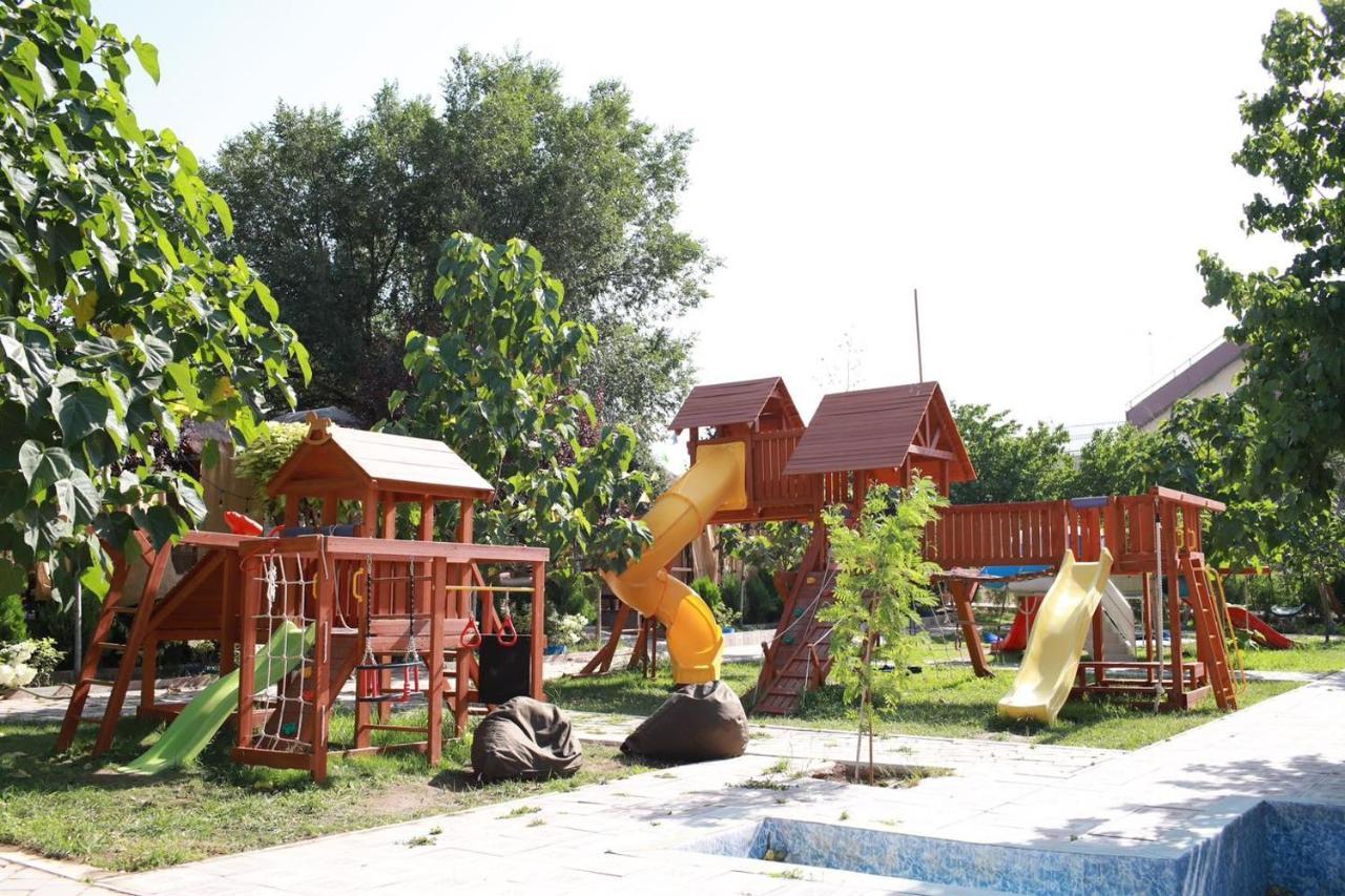 Cross Resort Hotel Erivan Dış mekan fotoğraf