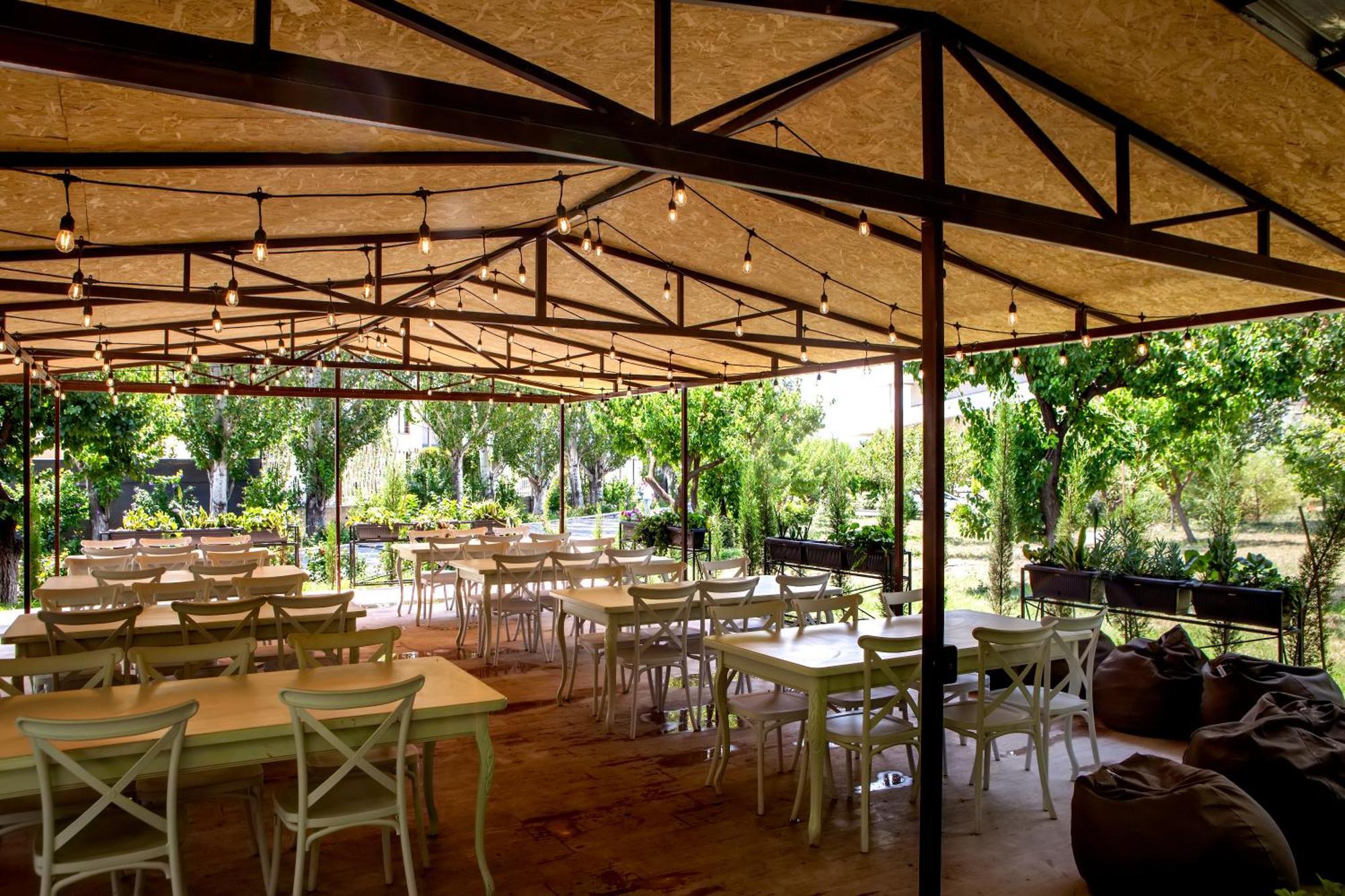 Cross Resort Hotel Erivan Dış mekan fotoğraf