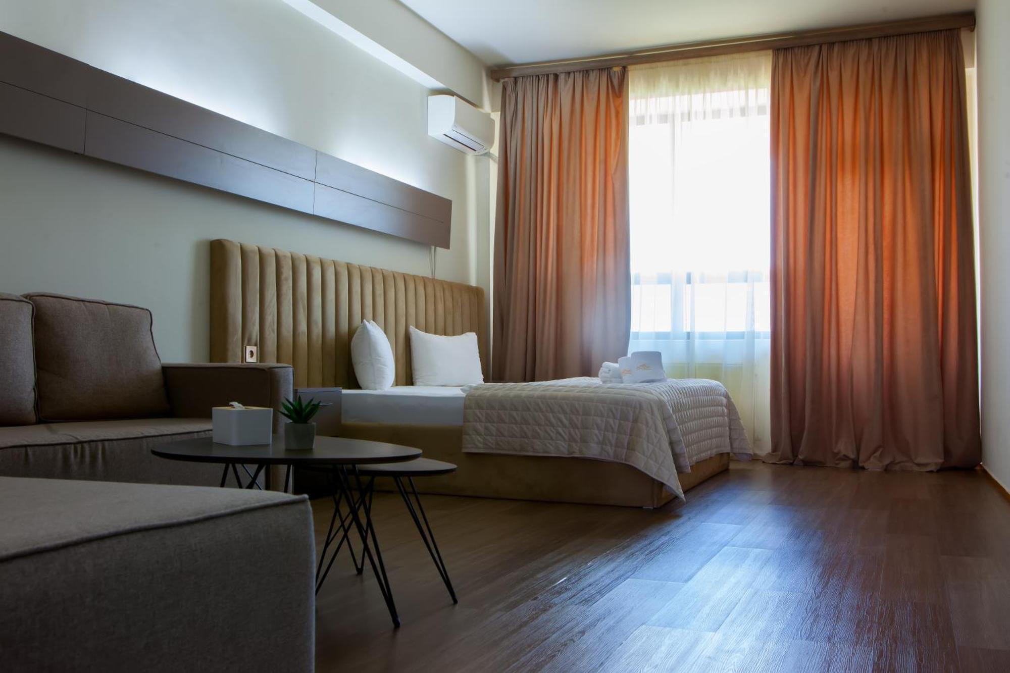 Cross Resort Hotel Erivan Dış mekan fotoğraf