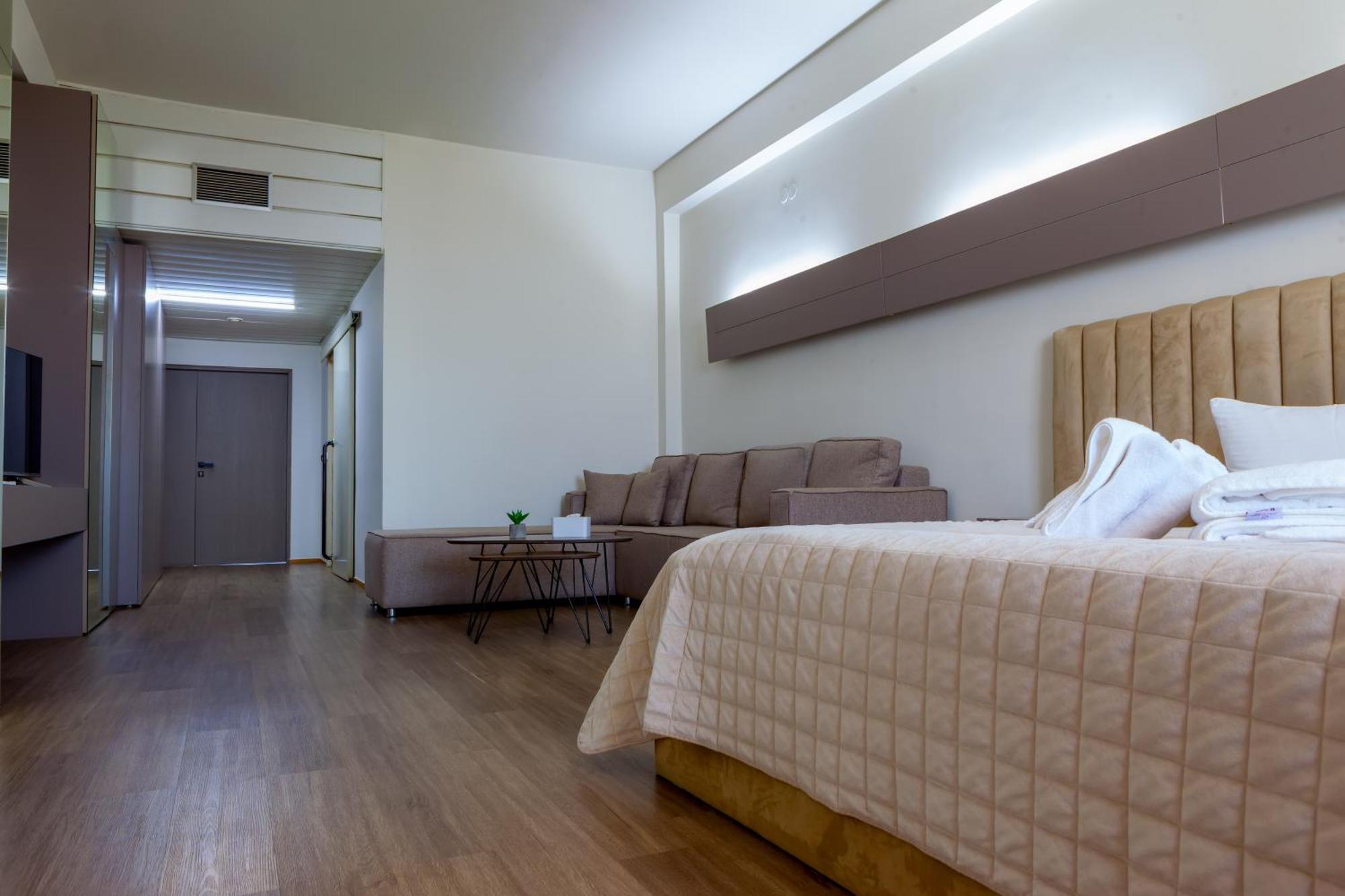 Cross Resort Hotel Erivan Dış mekan fotoğraf