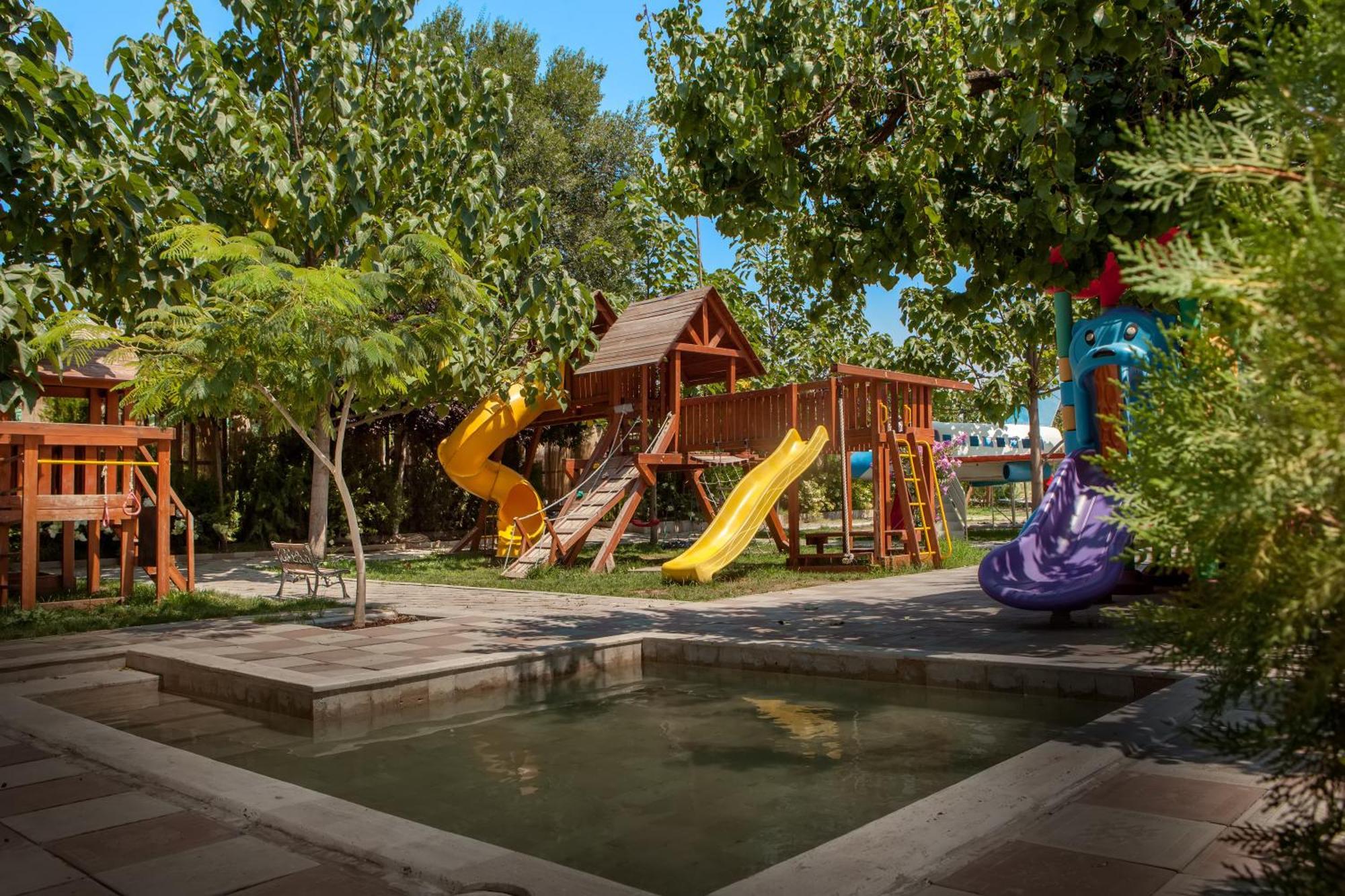 Cross Resort Hotel Erivan Dış mekan fotoğraf