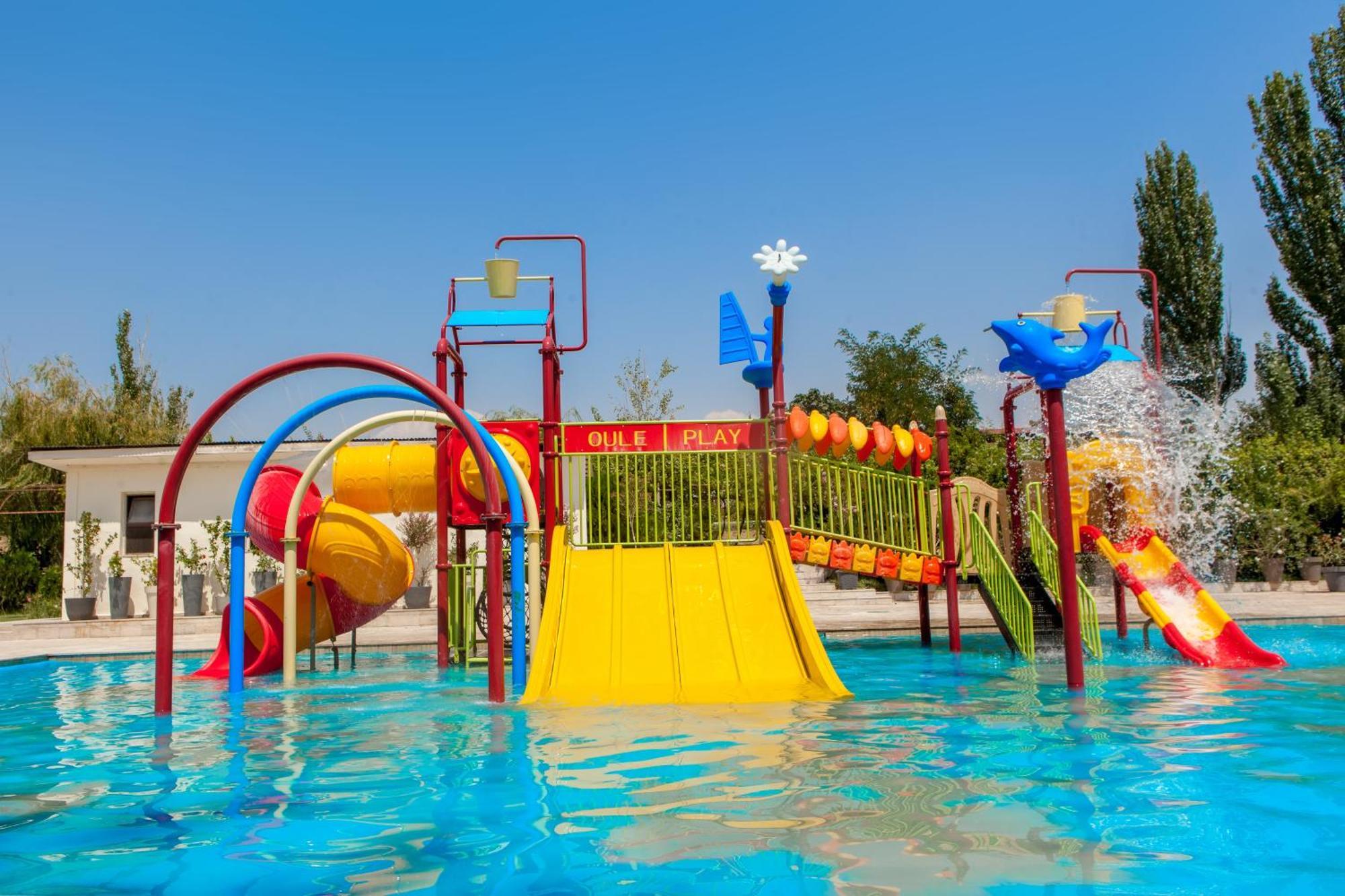 Cross Resort Hotel Erivan Dış mekan fotoğraf