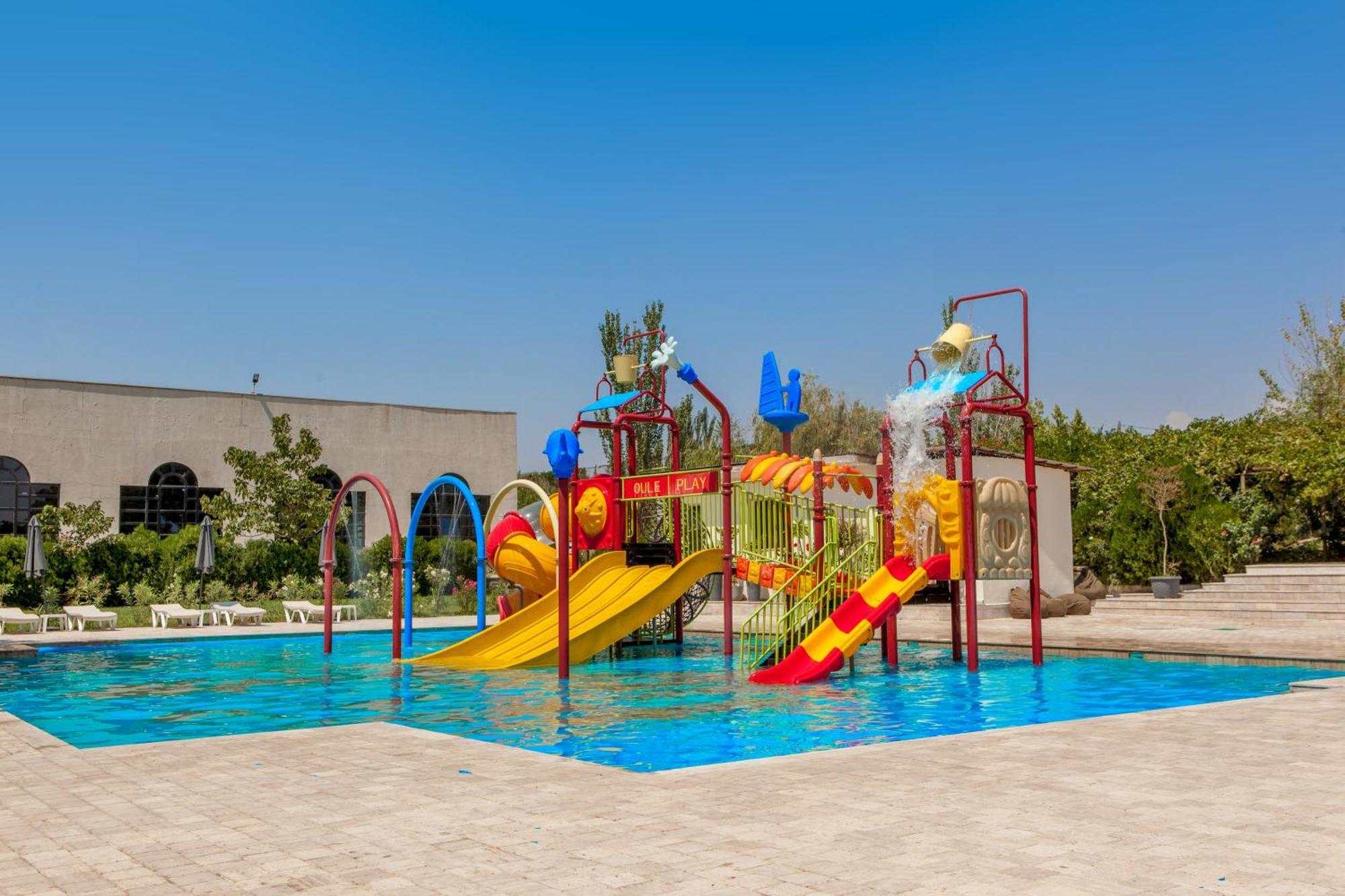 Cross Resort Hotel Erivan Dış mekan fotoğraf