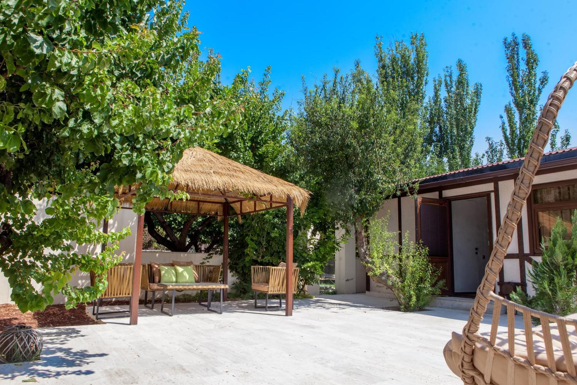 Cross Resort Hotel Erivan Dış mekan fotoğraf