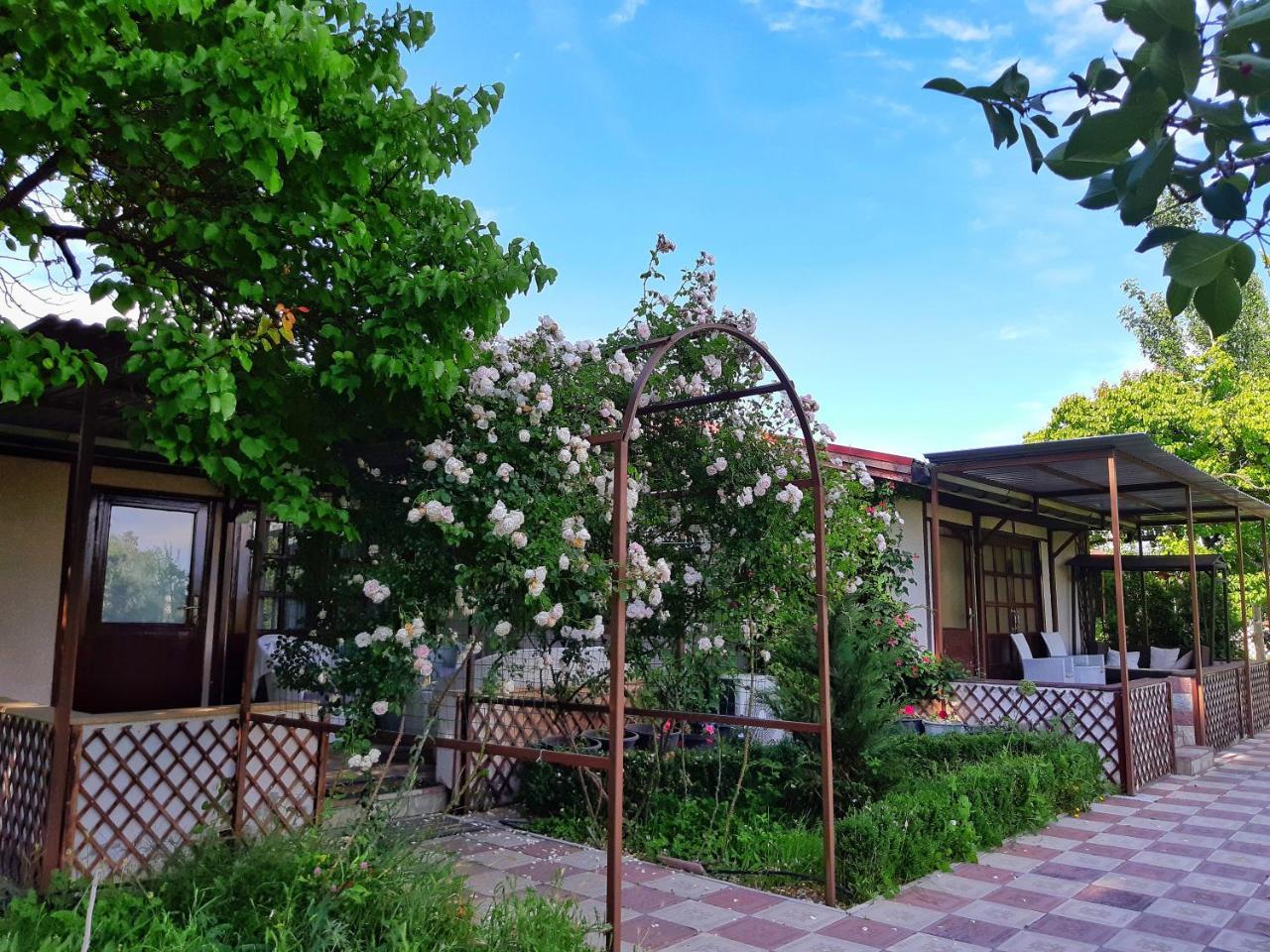 Cross Resort Hotel Erivan Dış mekan fotoğraf