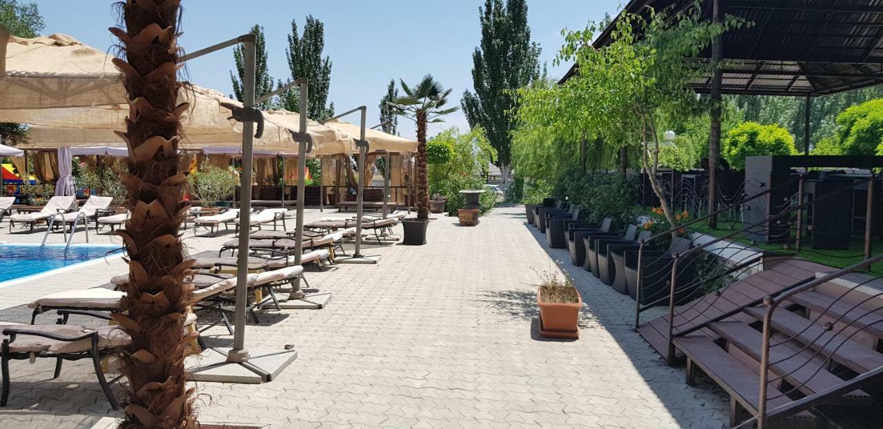 Cross Resort Hotel Erivan Dış mekan fotoğraf